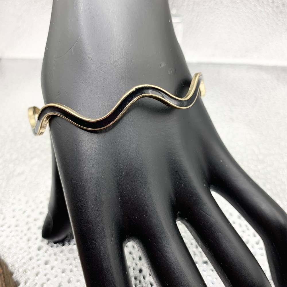 Modern Wave Design Bangle - Picture 2 of 4